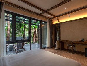 In-room safe, desk, soundproofing, iron/ironing board - Mơ Stay Forest Resort (Da Lat)