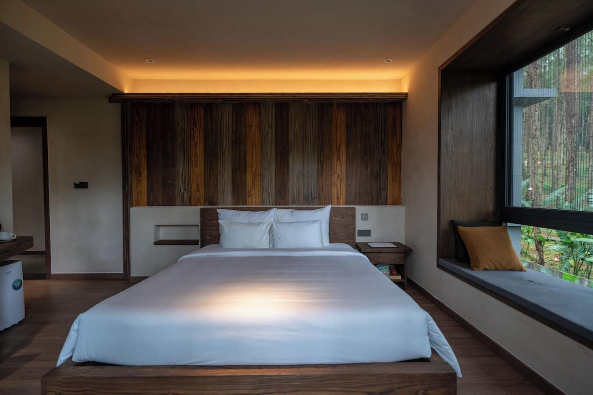 Chambre Standard, 1 grand lit (105) | Coffres-forts dans les chambres, bureau, chambres insonorisées