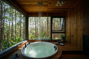 GRAND DELUXE WITH JACUZZI | Bathroom - Mơ Stay Forest Resort (Da Lat)
