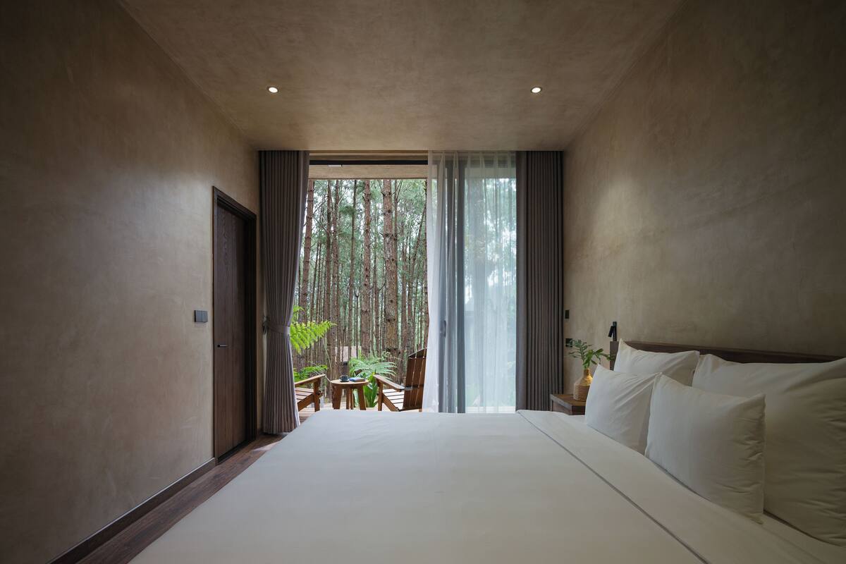 In-room safe, desk, soundproofing, iron/ironing board