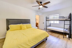 4 habitaciones, escritorio, tabla de planchar con plancha y wifi 