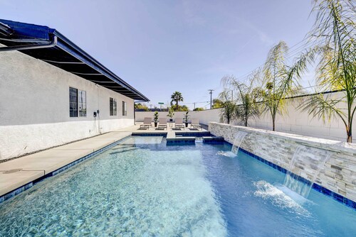 Private Pool & Spa: Stylish Palm Springs Home!