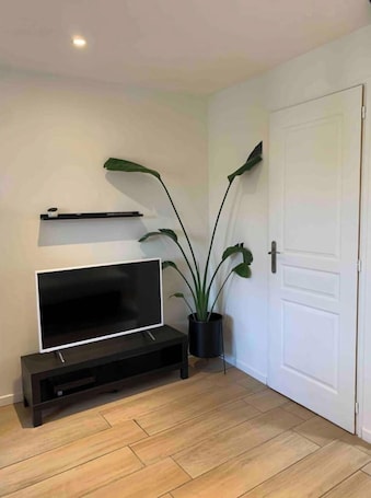 Interior. Duplex Proche Zénith, Mégacité, Stade de la Licorne, CHU
