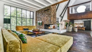 Deluxe Villa, 3 Bedrooms, Non Smoking, Bathtub | Living area