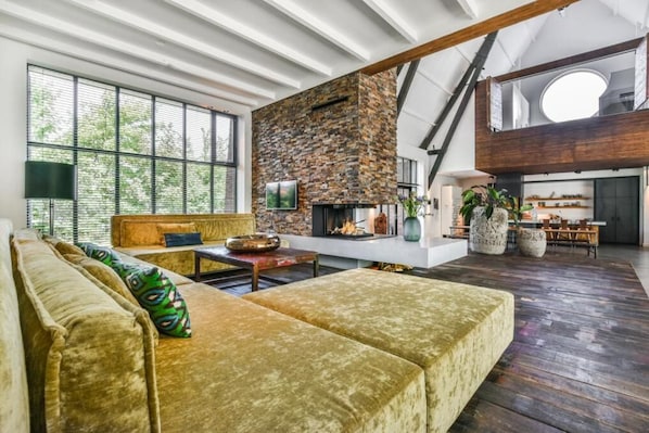 Deluxe Villa, 3 Bedrooms, Non Smoking, Bathtub | Living area - het Lichthuis (Zandvoort)