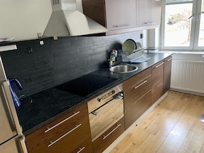 Apartment | Private kitchen | Fridge, microwave, oven, stovetop - Charming Apartmemt in Stockholm City (Stockholm)