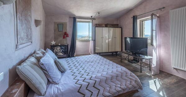 3 bedrooms, WiFi, bed sheets