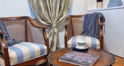 Cute Lion Cottage in Egham -Heathrow- 6 Guests