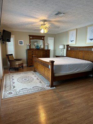 3 chambres, bureau, Wi-Fi gratuit, draps fournis