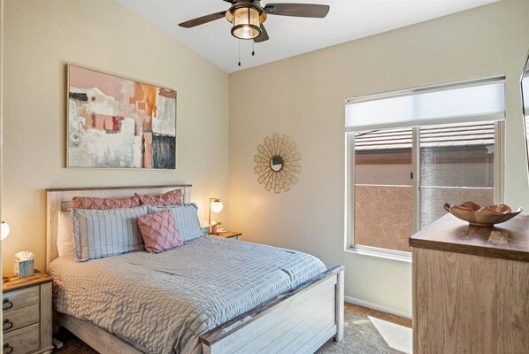 3 habitaciones, escritorio, tabla de planchar con plancha y wifi gratis 