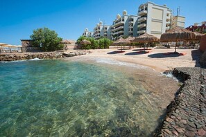 Praia particular, areia branca, bar na praia 