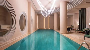Piscine intérieure
