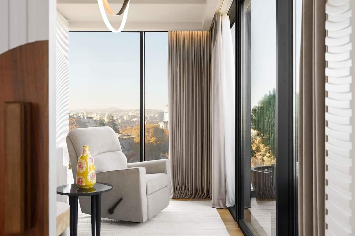 Swiss, Suite – executive, 1 kingsize-seng, terrasse | Sengetøy av topp kvalitet, minibar, safe på rommet og skrivebord