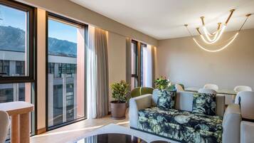 1 bedroom, premium bedding, minibar, in-room safe