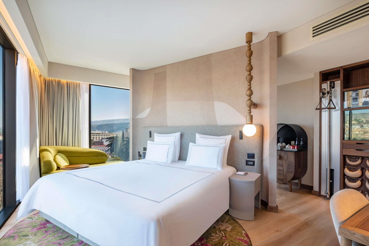 Swiss Vitality Room | Premium bedding, minibar, in-room safe, desk