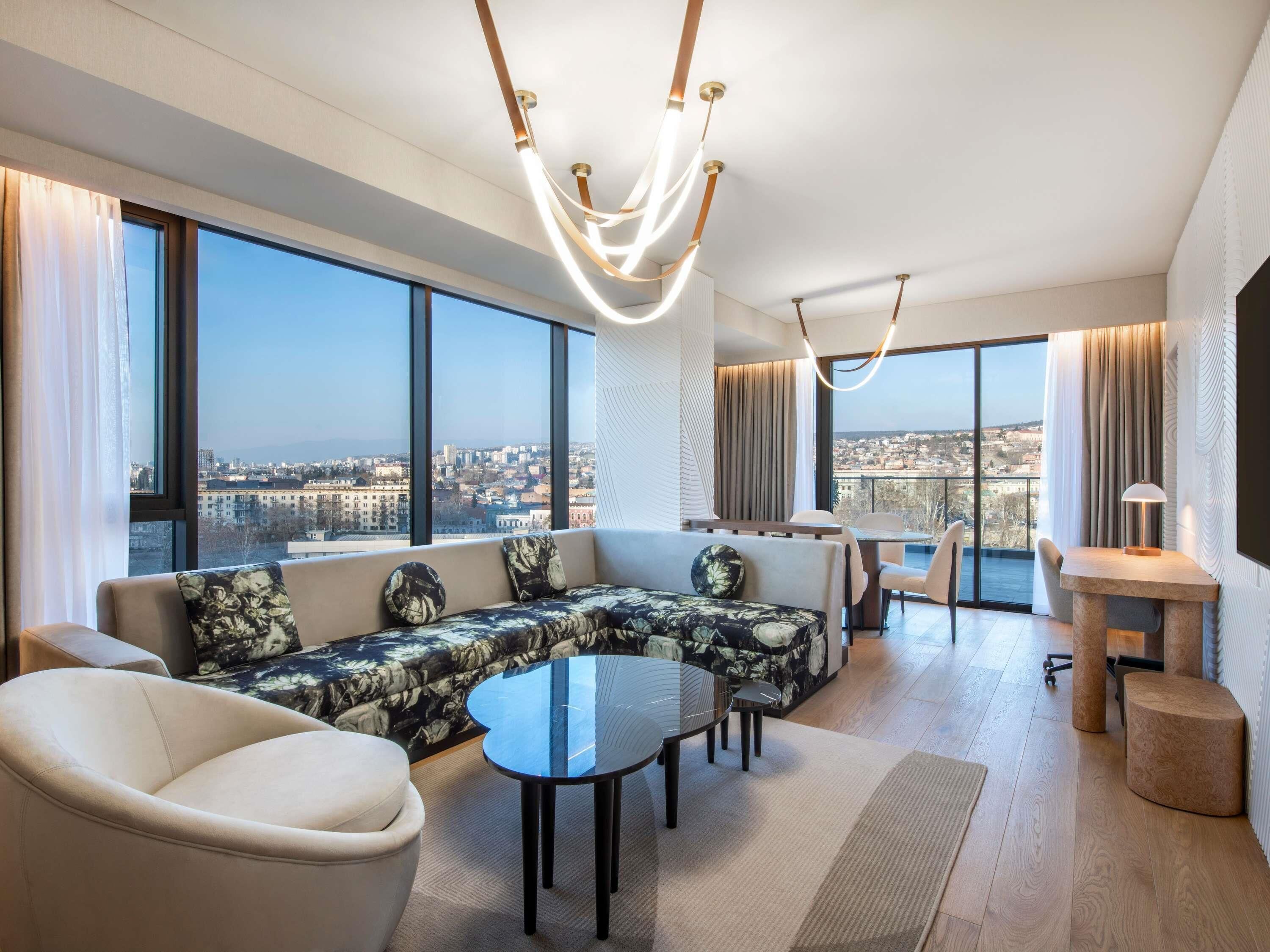 Ropa de cama de alta calidad y minibar 