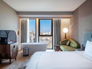 客房 (Swiss Vitality) | 高級寢具、迷你吧、客房內保險箱、書桌
