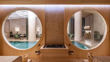 Una piscina techada