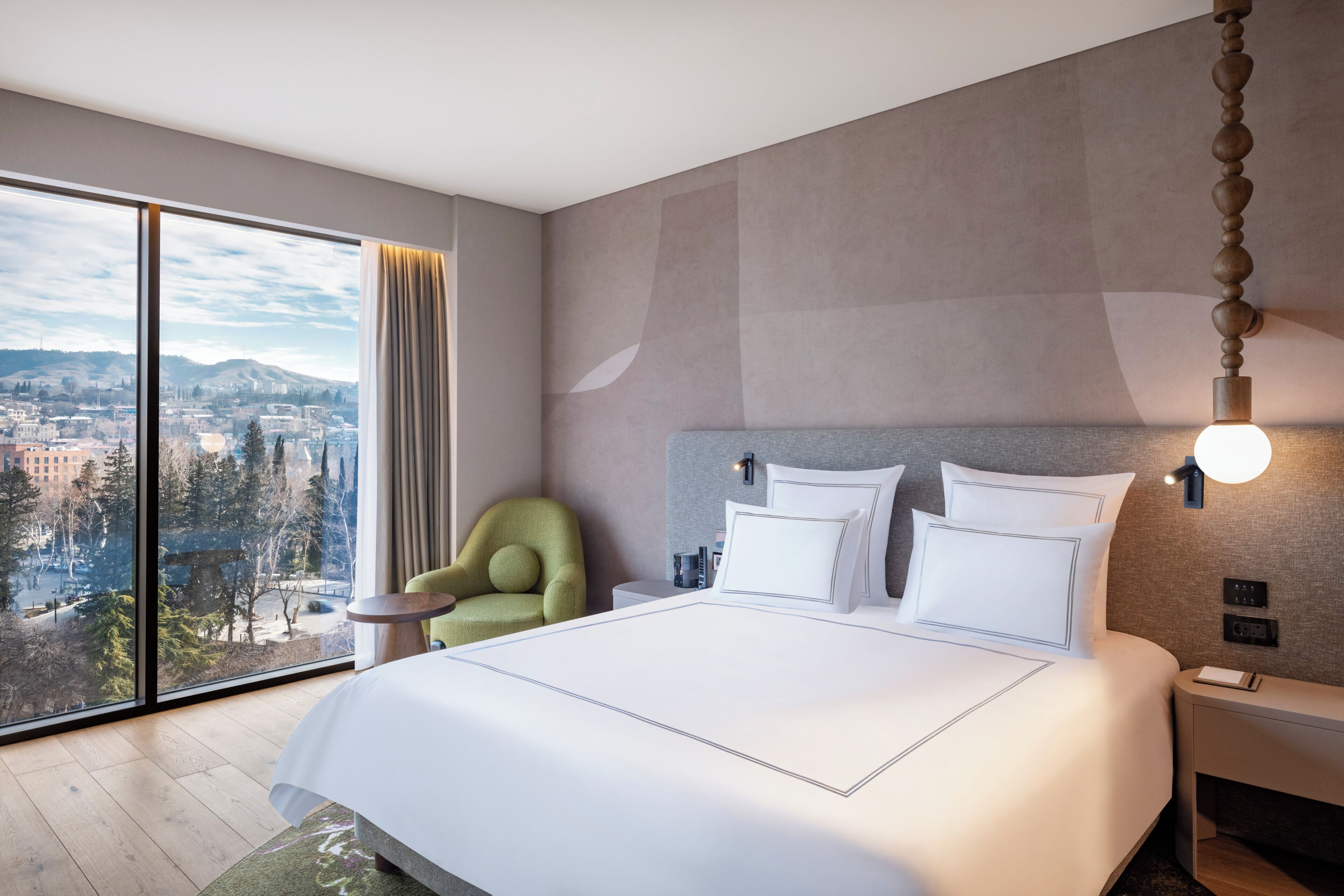 Swiss, Rom – superior, 1 queensize-seng | Sengetøy av topp kvalitet, minibar, safe på rommet og skrivebord