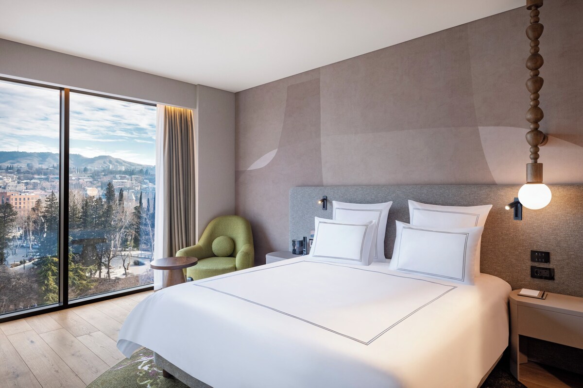 Swiss, Rom – superior, 1 queensize-seng | Sengetøy av topp kvalitet, minibar, safe på rommet og skrivebord