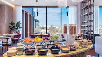 Desayuno buffet todos los días (con cargo)