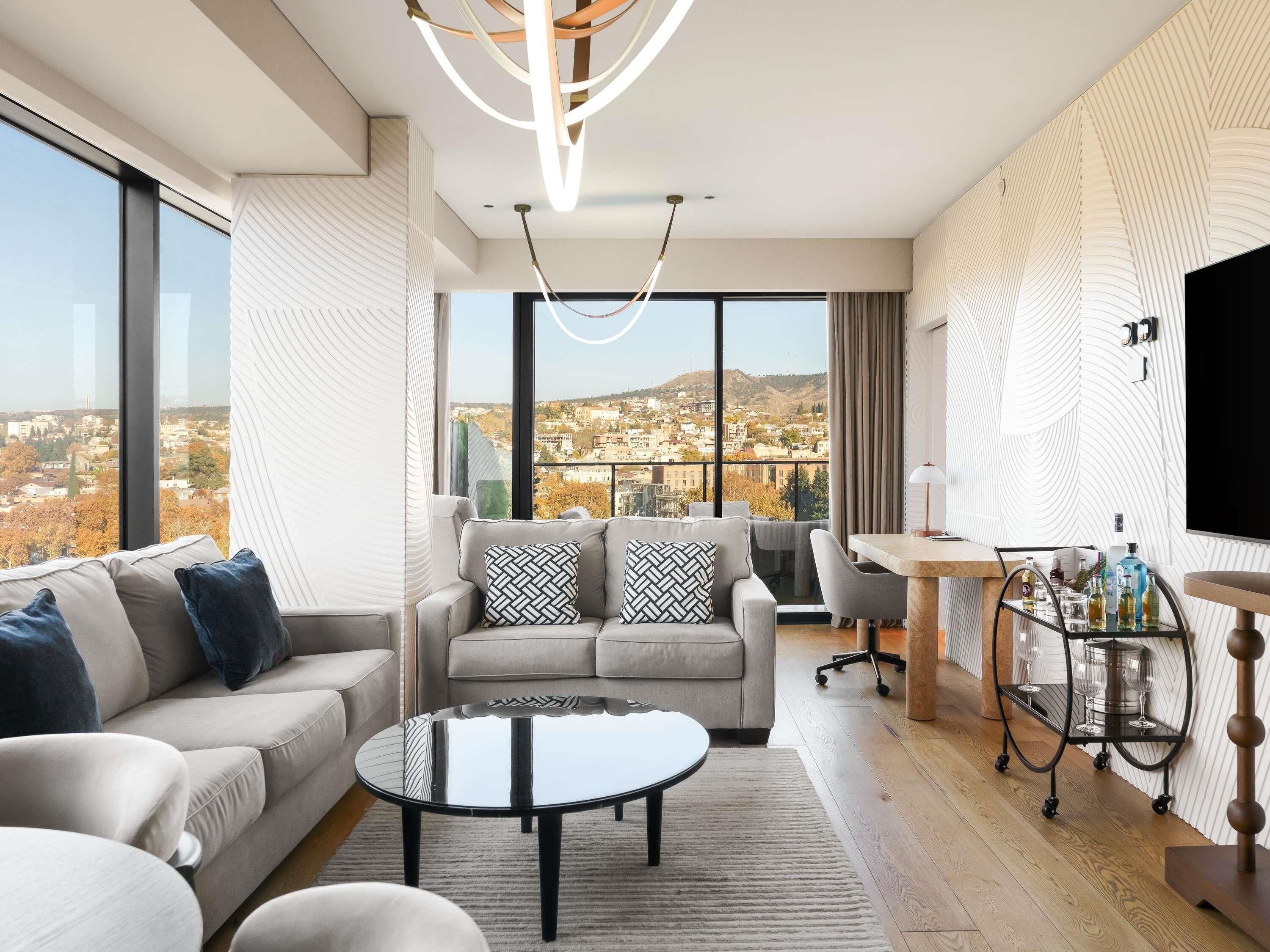 Swiss, Suite ejecutiva, 1 cama de matrimonio grande, terraza | Ropa de cama de alta calidad, minibar, caja fuerte y escritorio