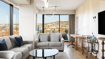 Swiss, Suite ejecutiva, 1 cama de matrimonio grande, terraza | Ropa de cama de alta calidad, minibar, caja fuerte y escritorio