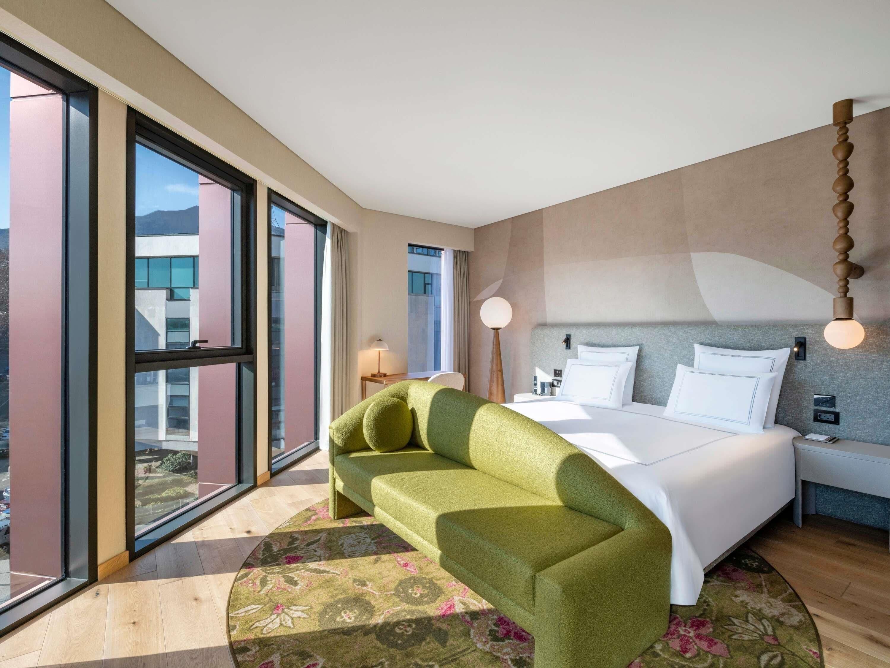 Swiss, Deluxe Room, 1 Double Bed | Premium bedding, minibar, in-room safe, desk