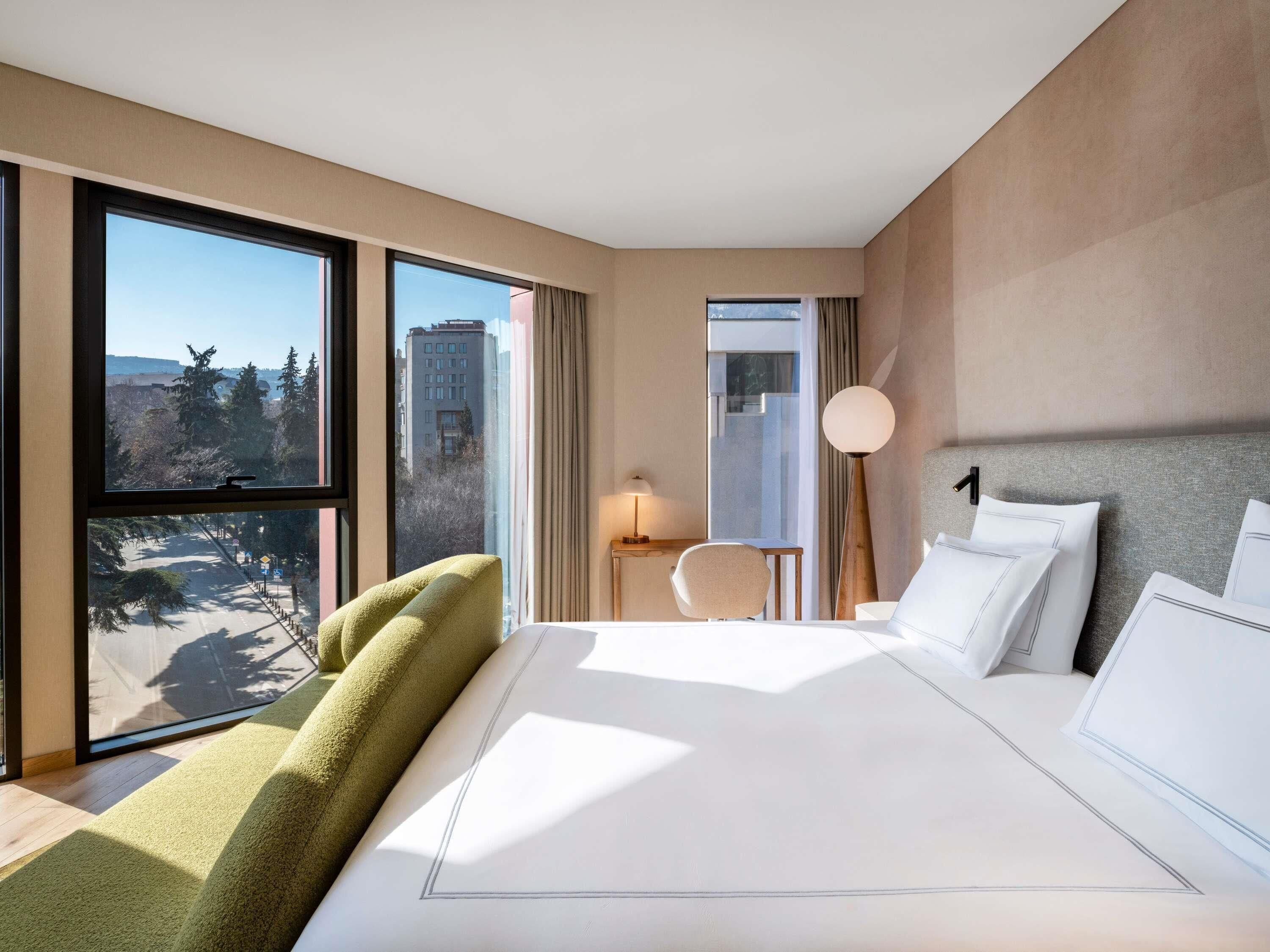 Swiss, Deluxe Room, 1 Double Bed | Premium bedding, minibar, in-room safe, desk