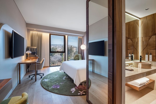 Swiss, Habitación empresarial, 1 cama matrimonial | 1 habitación, ropa de cama de alta calidad y minibar