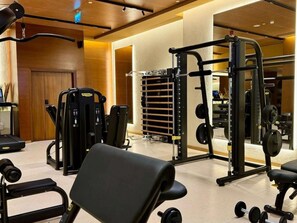 A gym with various exercise equipment, including weight machines and free weights. - Swissôtel Tbilisi (Tbilisi)