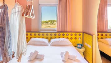 Desk, soundproofing, free WiFi