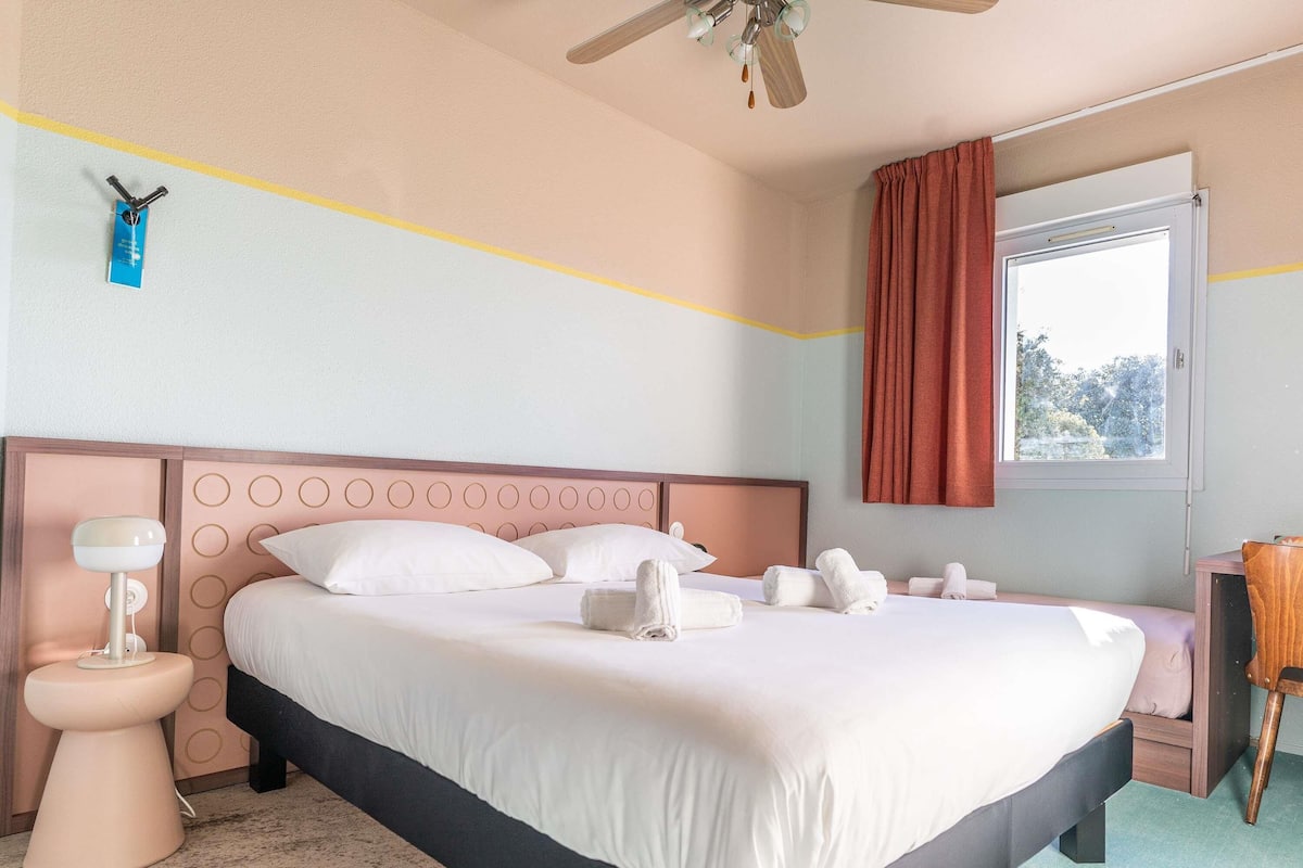 Bureau, chambres insonorisées, Wi-Fi gratuit