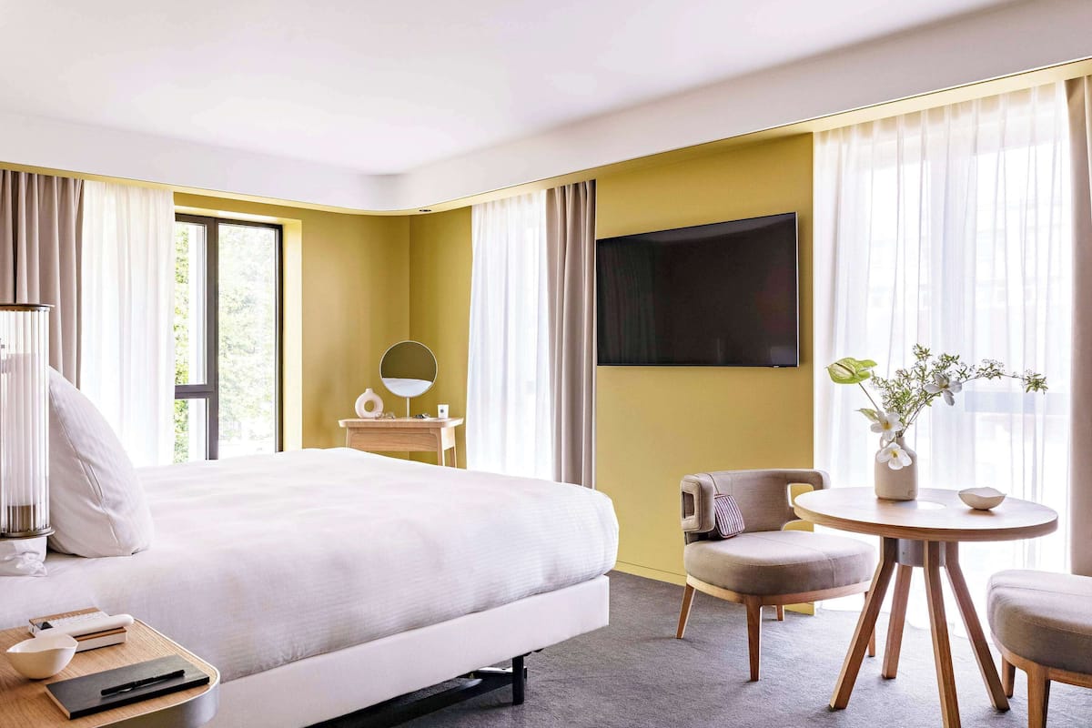 1 bedroom, premium bedding, free minibar, in-room safe