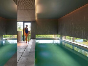 Indoor pool, open 7:00 AM to 10:00 PM, pool loungers - Domaine de la Reine Margot Paris-Issy - MGallery Collection (Issy-les-Moulineaux)