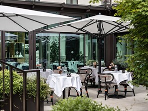Frühstück, Mittagessen, Abendessen und Brunch werden serviert