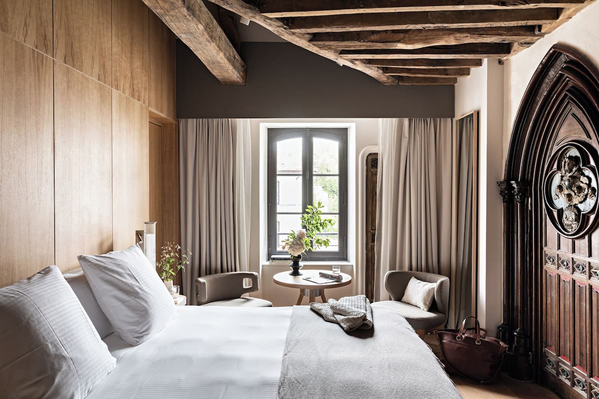 Suite, Multiple Beds (Chapelle) | 1 bedroom, premium bedding, free minibar, in-room safe