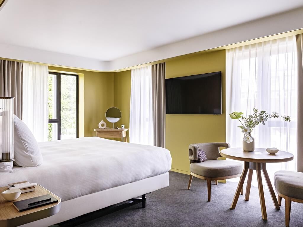 Suite junior, 1 cama King size | Ropa de cama de alta calidad y artículos del minibar gratis 