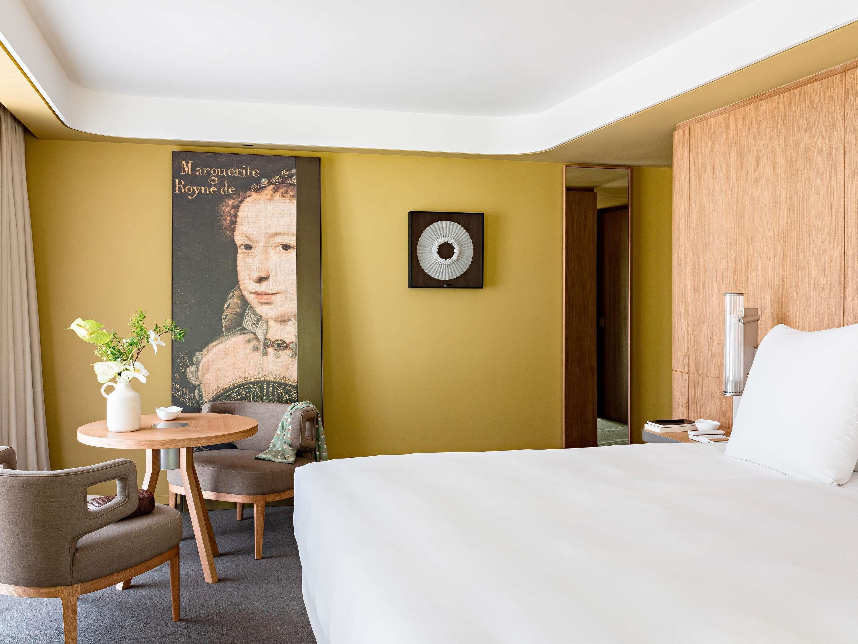 Premium bedding, free minibar, in-room safe, desk