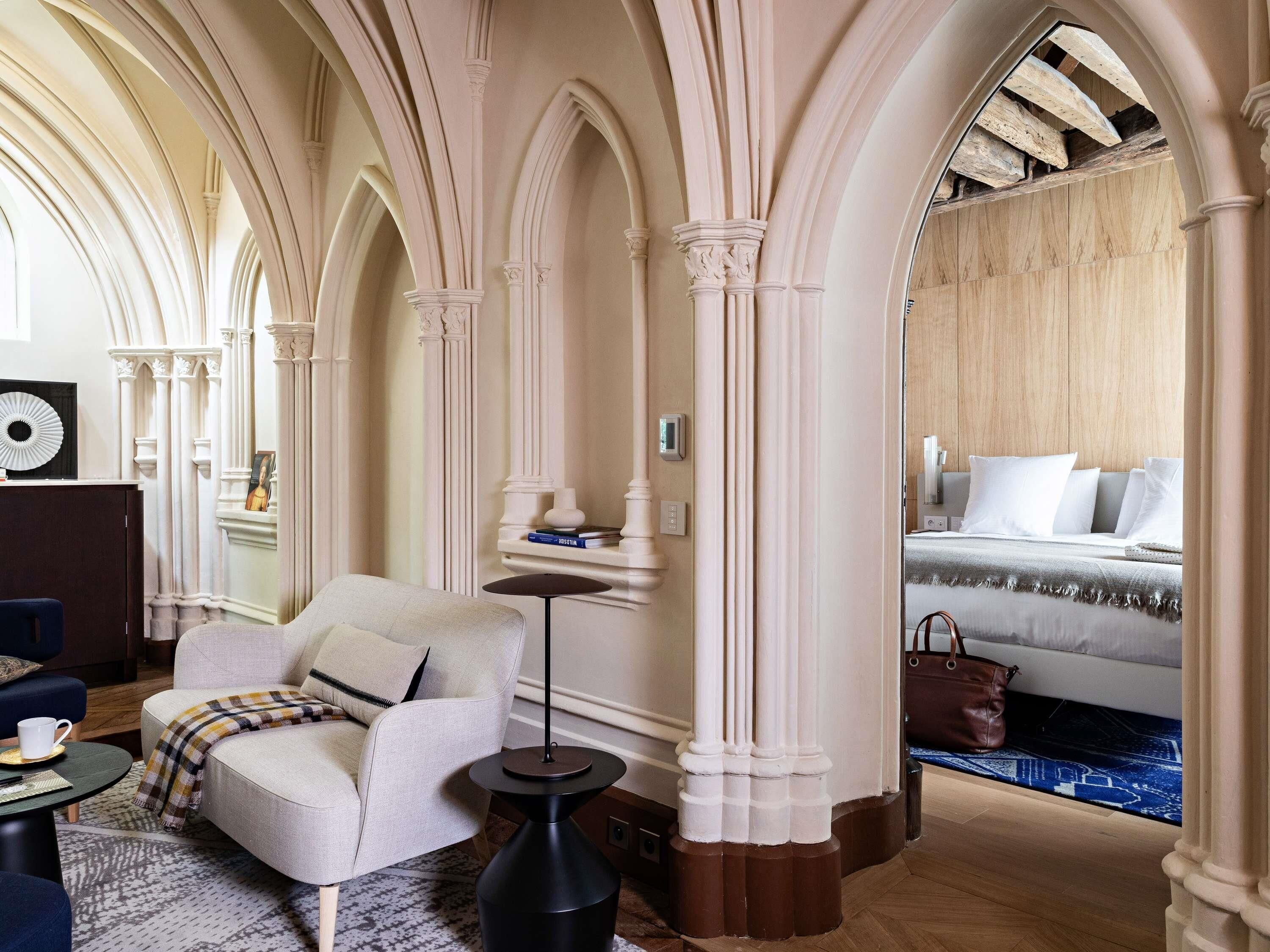 Suite, 1 cama de matrimonio grande (Chapelle) | Ropa de cama de alta calidad y minibar con artículos gratuitos