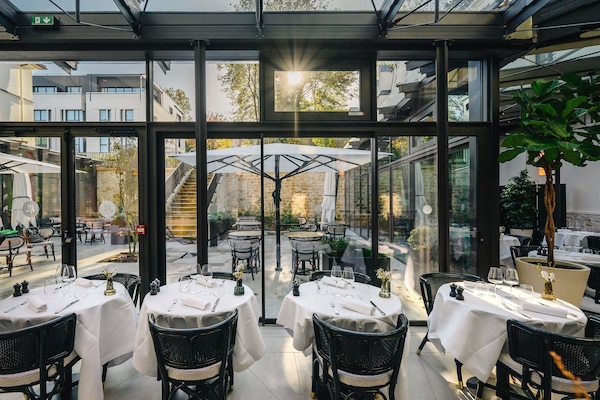 Petit déjeuner, déjeuner et dîner servis sur place