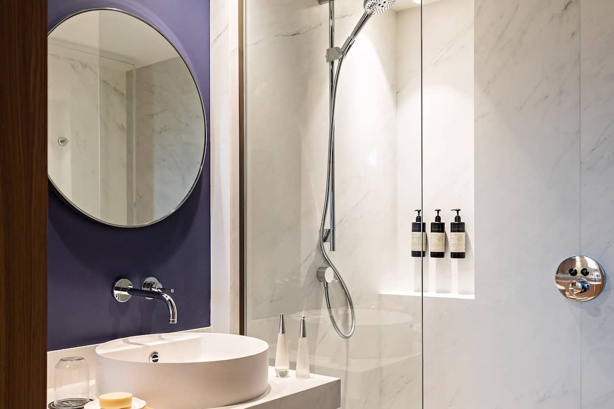 Classic Room, 1 Queen Bed | Bathroom | Designer toiletries, hair dryer, bathrobes, slippers