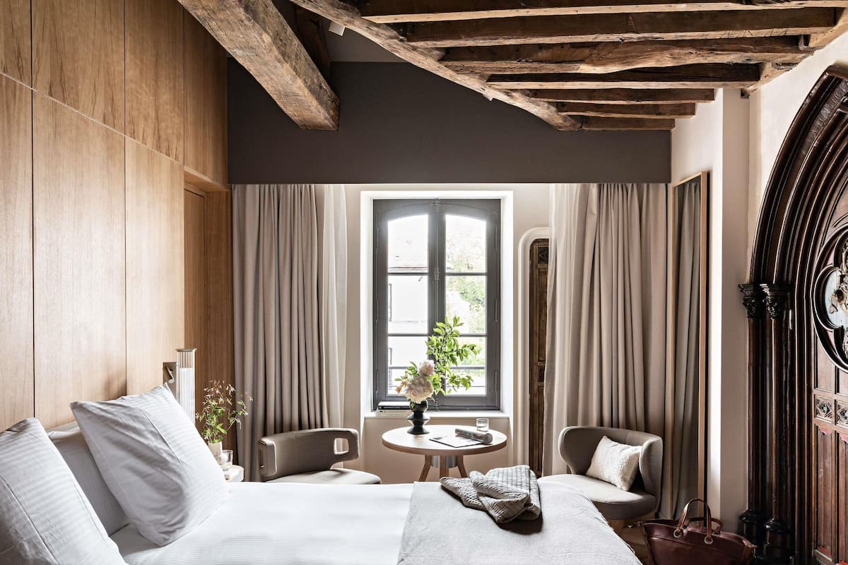 Suite, Multiple Beds (Chapelle) | 1 bedroom, premium bedding, free minibar, in-room safe