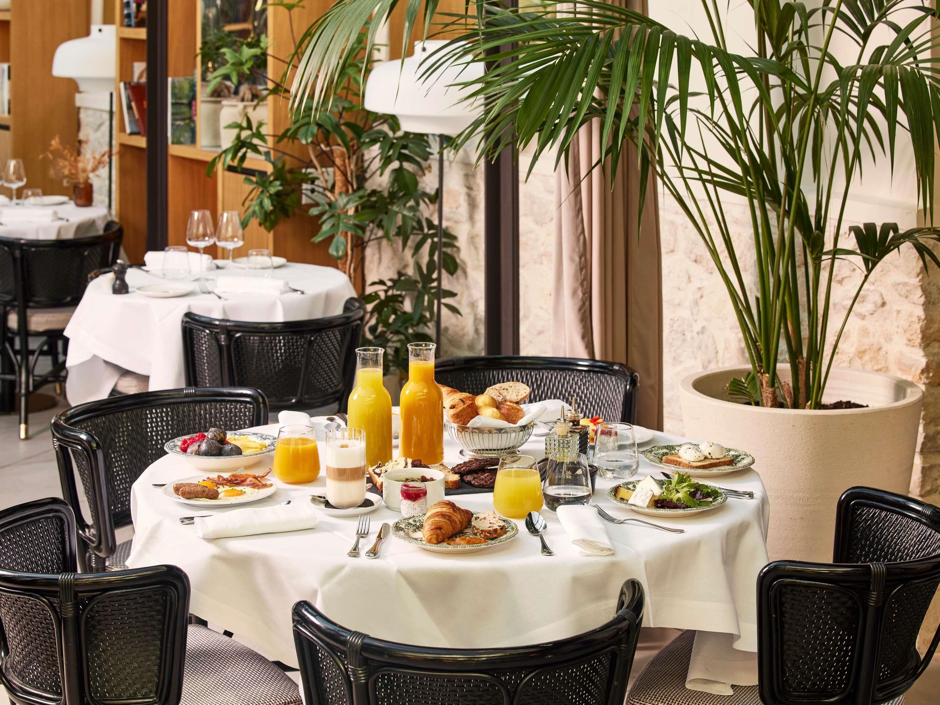Petit déjeuner buffet servi tous les jours en supplément