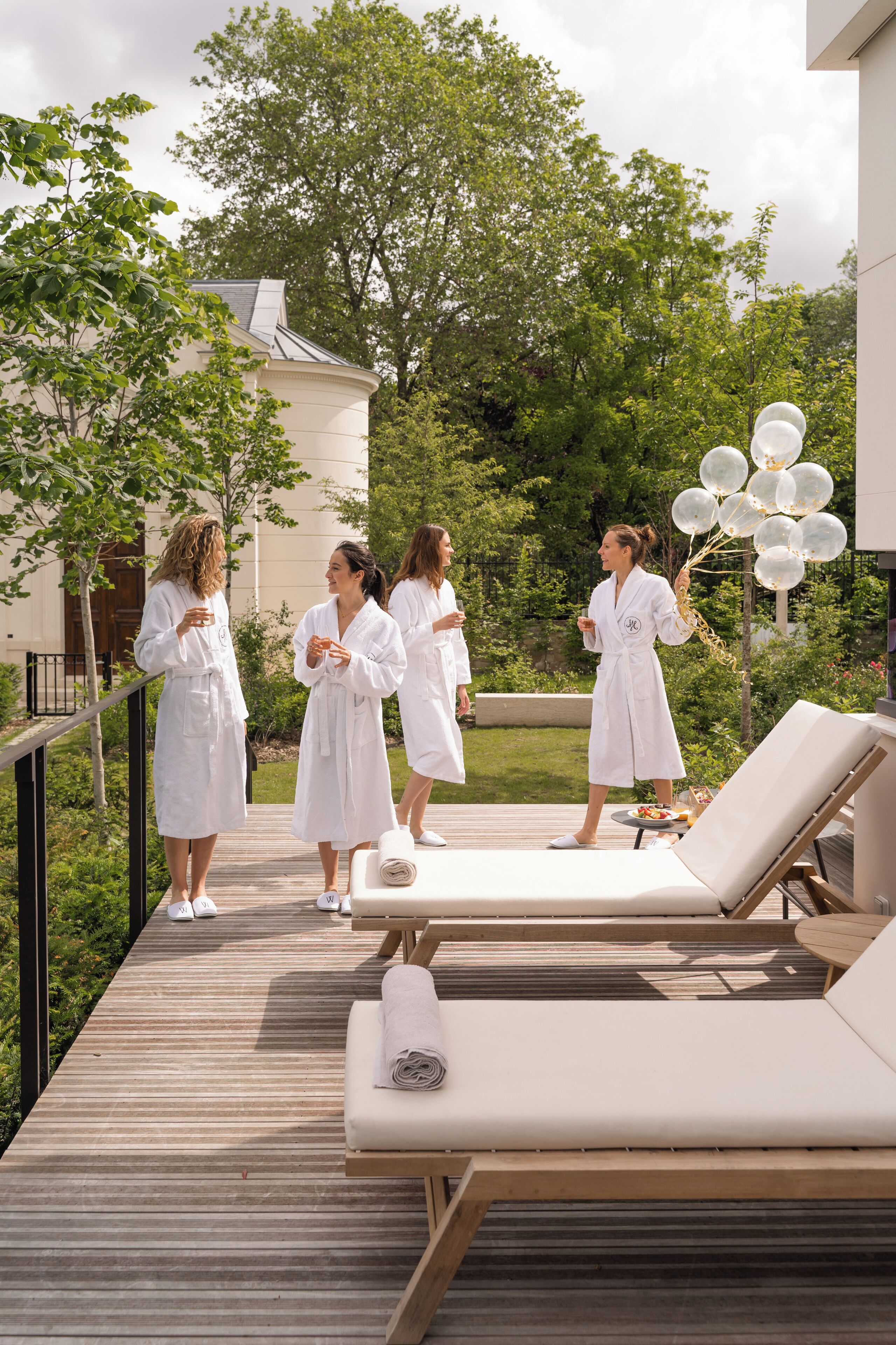 Couples treatment rooms, sauna, steam room, body treatments