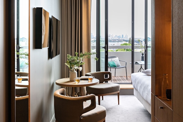 Deluxe Room, 1 King Bed, Balcony (Eiffel tower View) | Living area