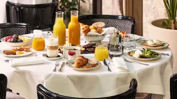 Frokostbuffé hver dag (mot et tillegg)