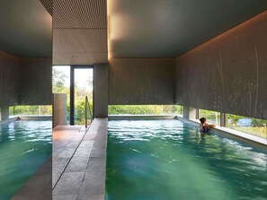 Indoor pool, open 7:00 AM to 10:00 PM, pool loungers - Domaine de la Reine Margot Paris-Issy - MGallery Collection (Issy-les-Moulineaux)
