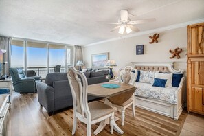 Condo, 1 chambre | Aire de séjour