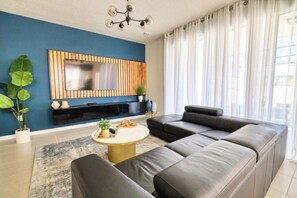 Townhome, 5 Bedrooms | Living area - 5 Bed Windsor Island Vacation Townhome 5 Bedroom Townhouse by Redawning (Davenport)